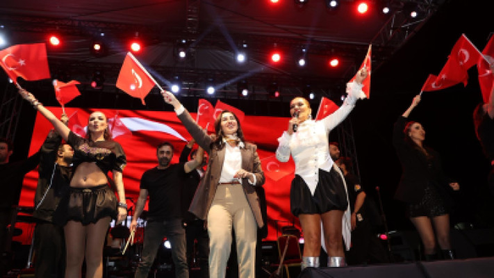 Beykoz’da 19 Mayıs Coşkusu Demet Akalın Konseriyle Zirve Yaptı